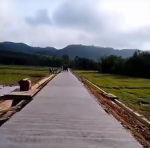 崎嶇！狹窄！坡路！魯樽自上料攪拌車在艱難山區(qū)創(chuàng)造無限可能！